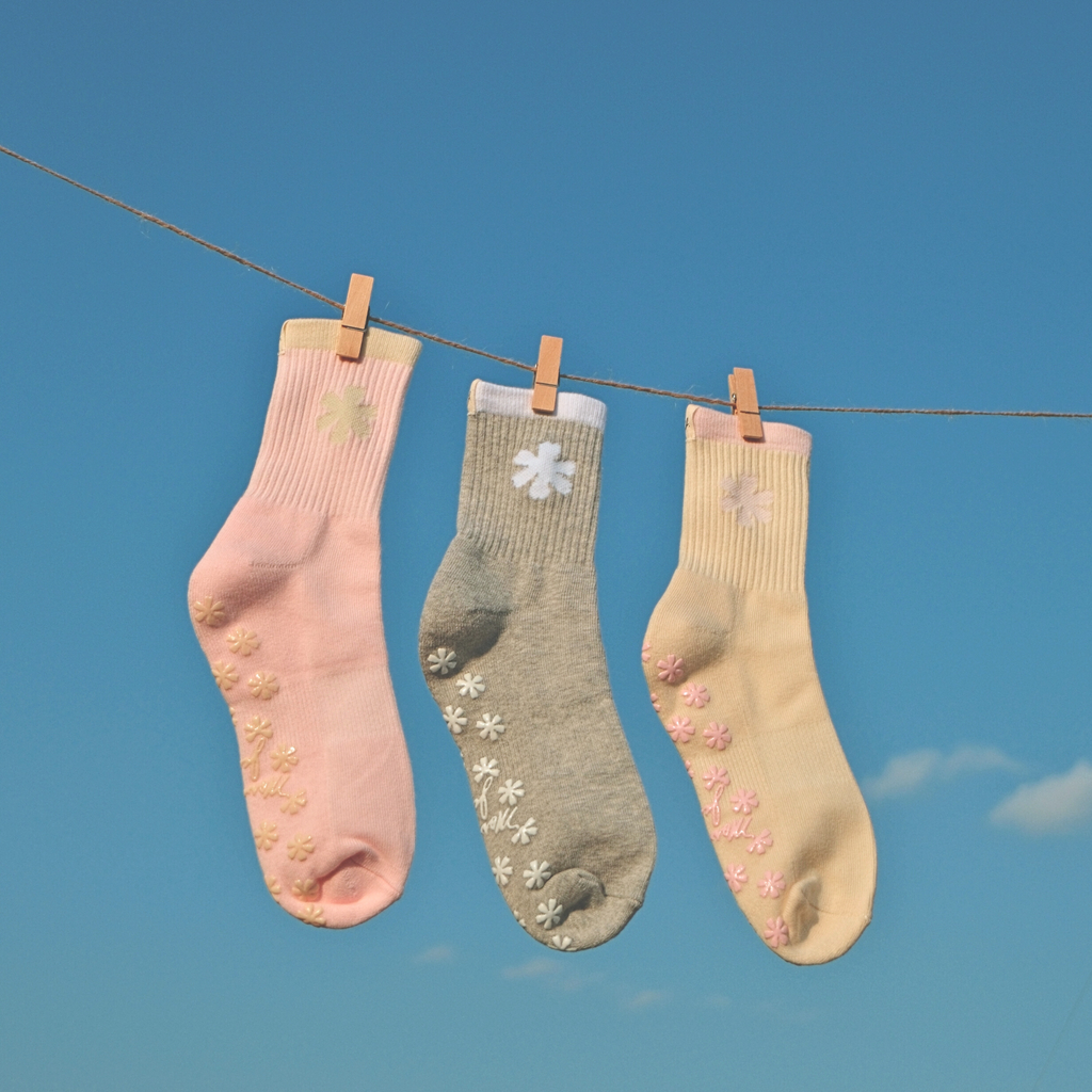 Ditsy Grip Socks in Heather Grey