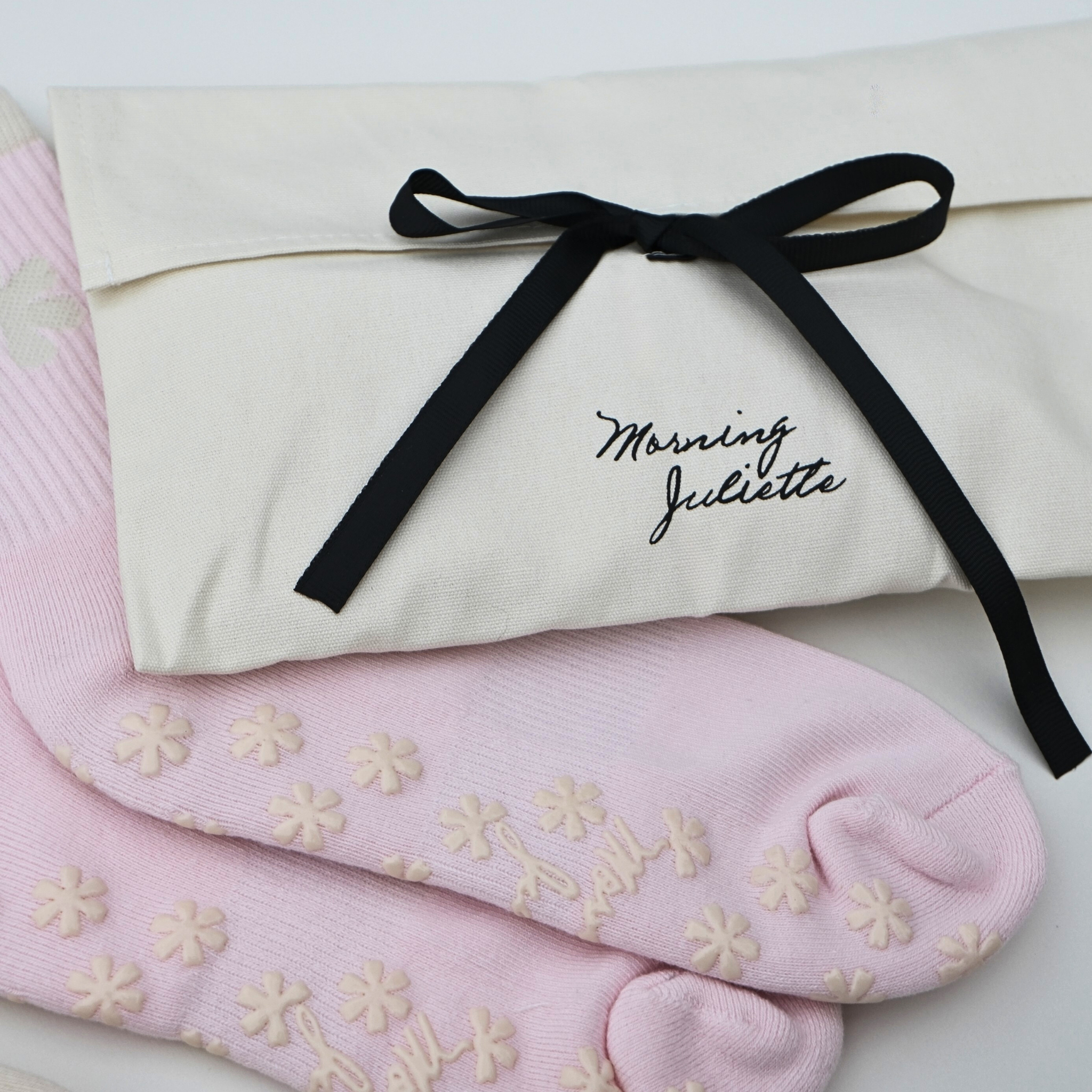 Ditsy Grip Socks in Heather Grey