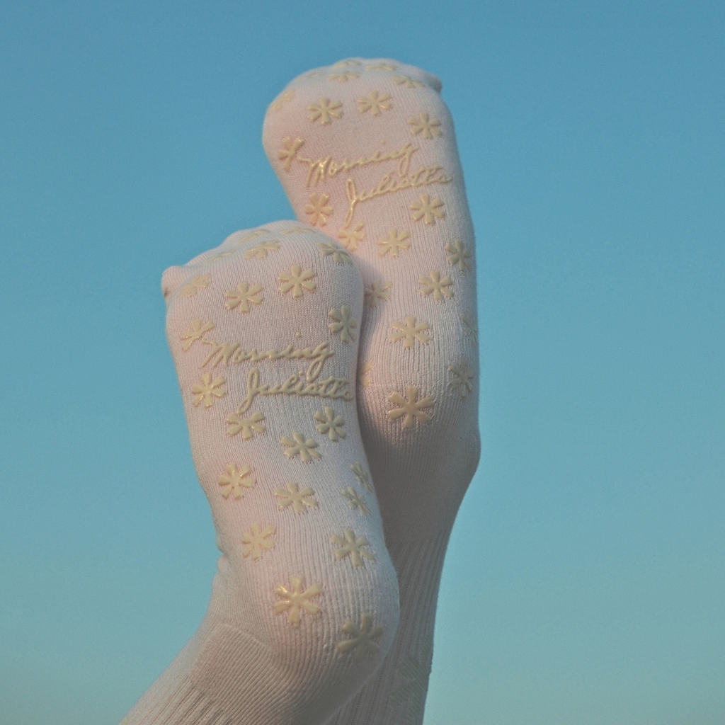 Ditsy Grip Socks in Heather Grey